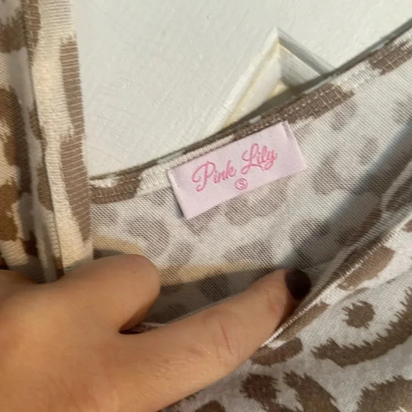 Pink Lily Small Leopard Long Sleeve - Picture 3 of 4